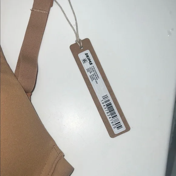SKIMS Fits Everybody T-Shirt Bra Ochre size 34DDDD 34G new with tags - Picture 2 of 5